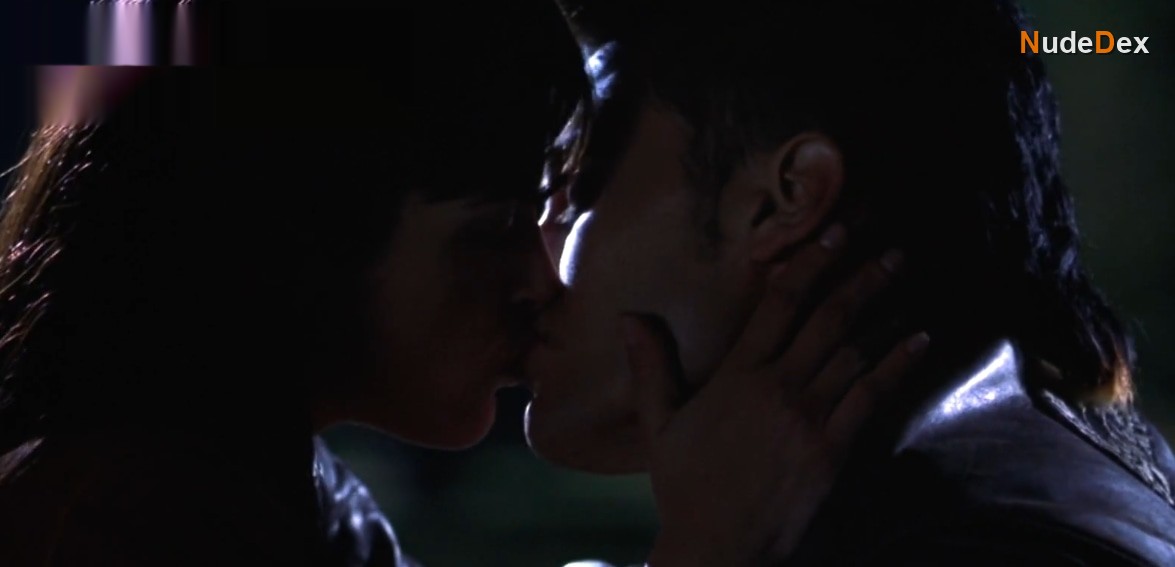 Selma Blair in Highway, photo 7