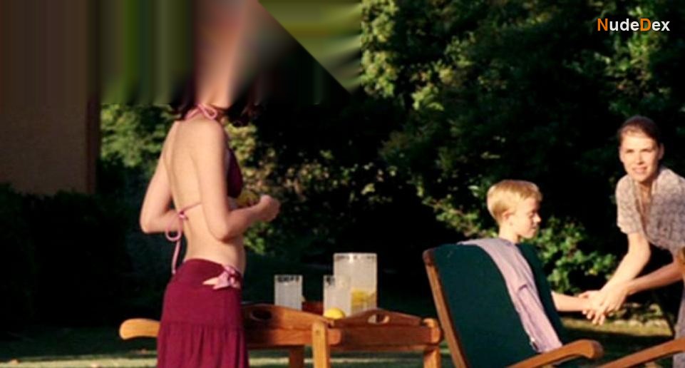 Selma Blair in Lies Alibis, photo 1