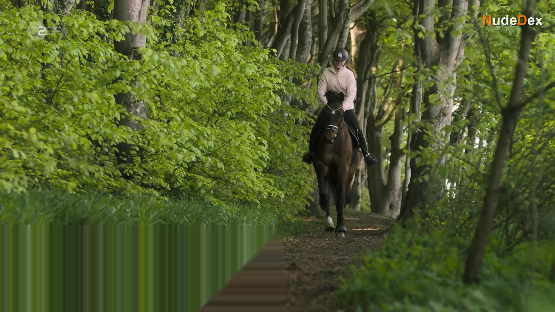 Seri Isabell Rauschenbach in Mordsschwestern Verbrechen Ist Familiensache, photo 3