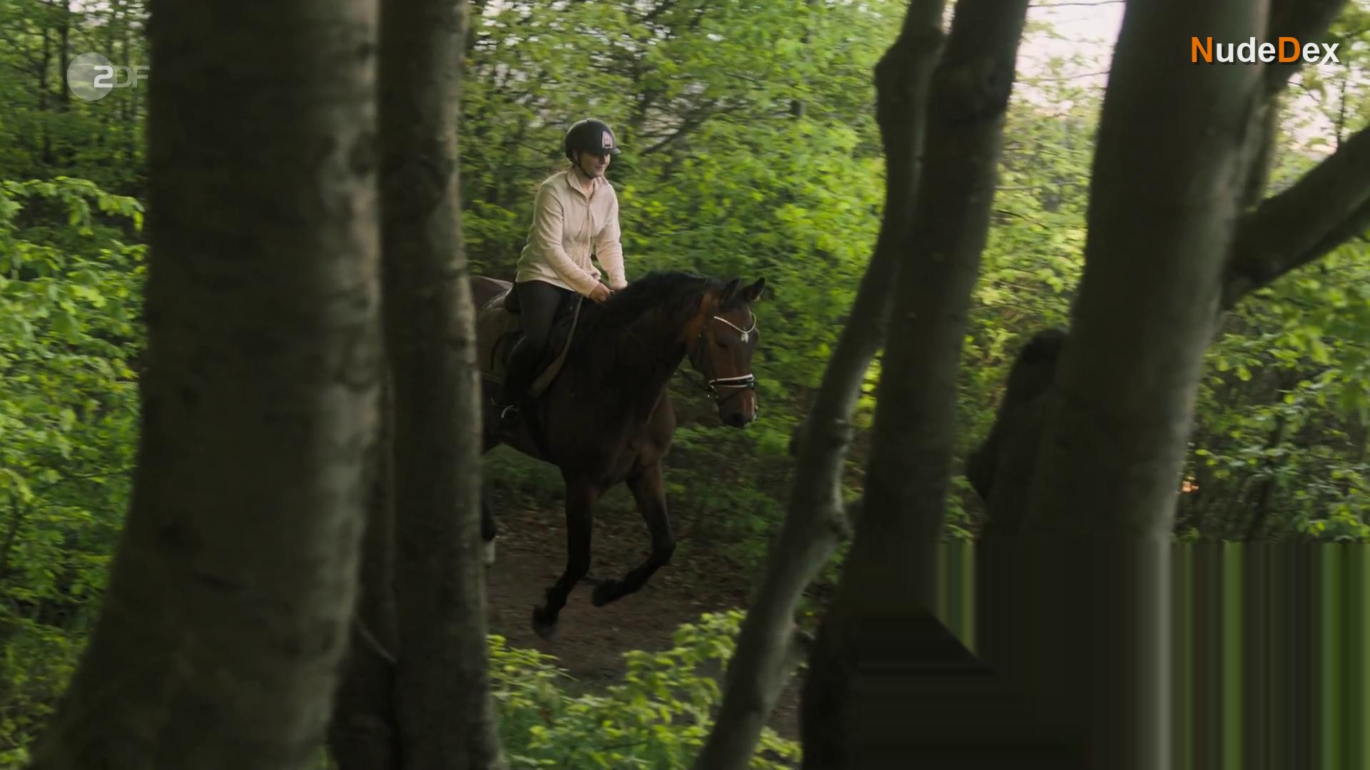 Seri Isabell Rauschenbach in Mordsschwestern Verbrechen Ist Familiensache, photo 5