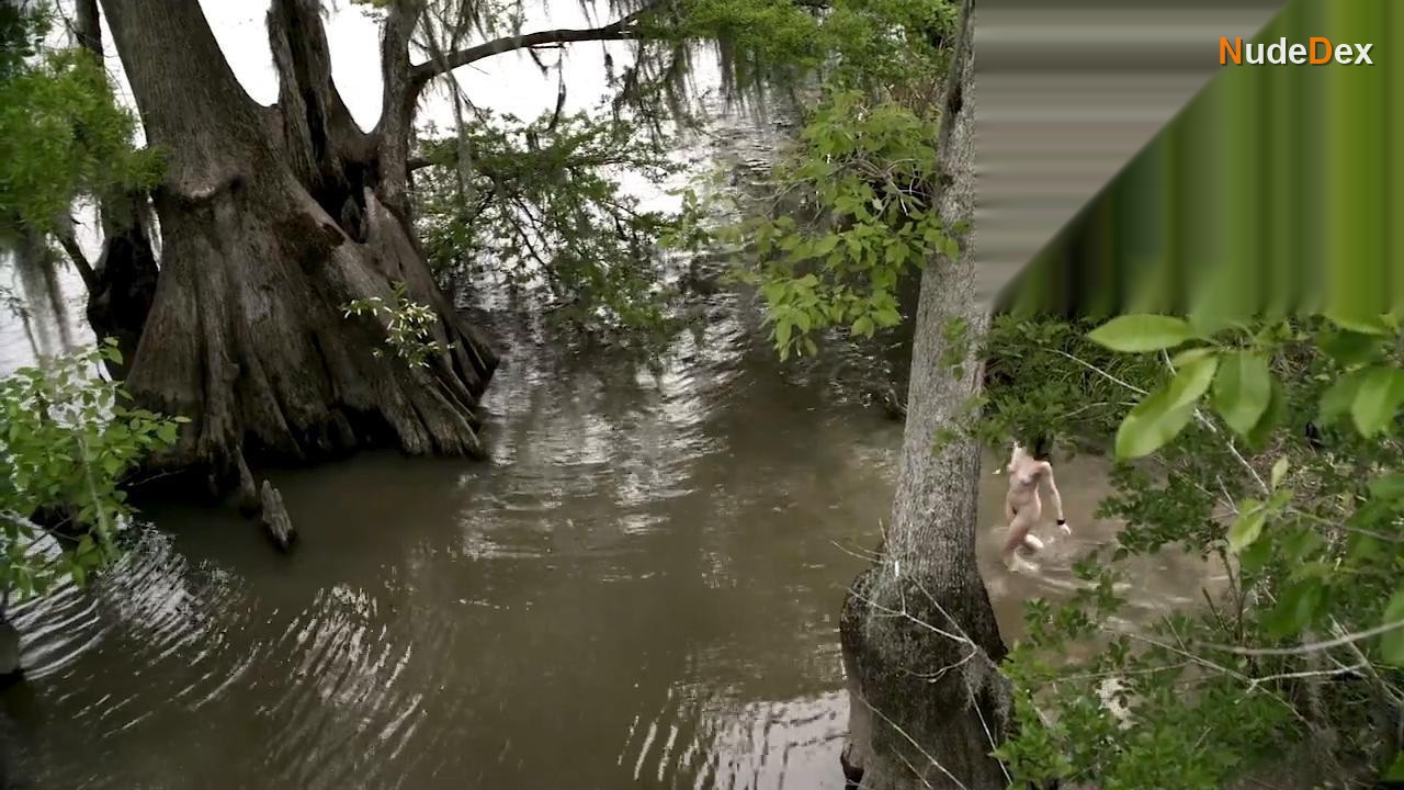 Serinda Swan in Creature, photo 4