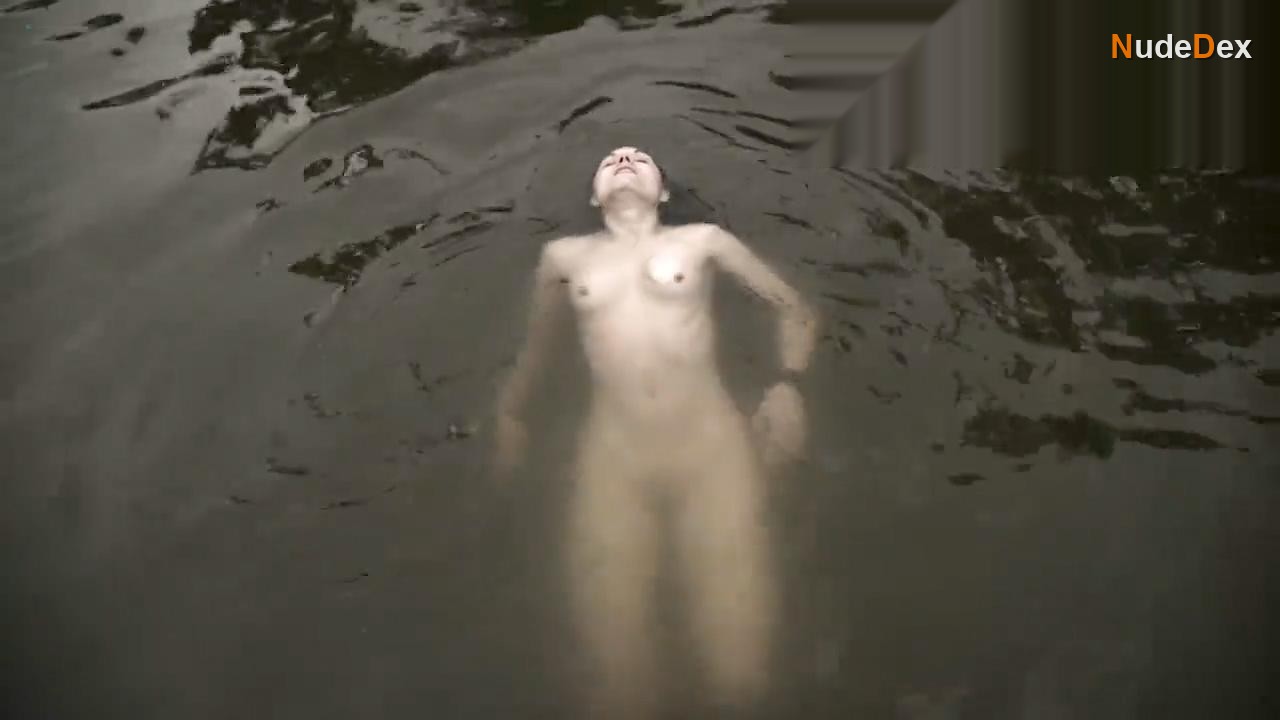 Serinda Swan in Creature, photo 8