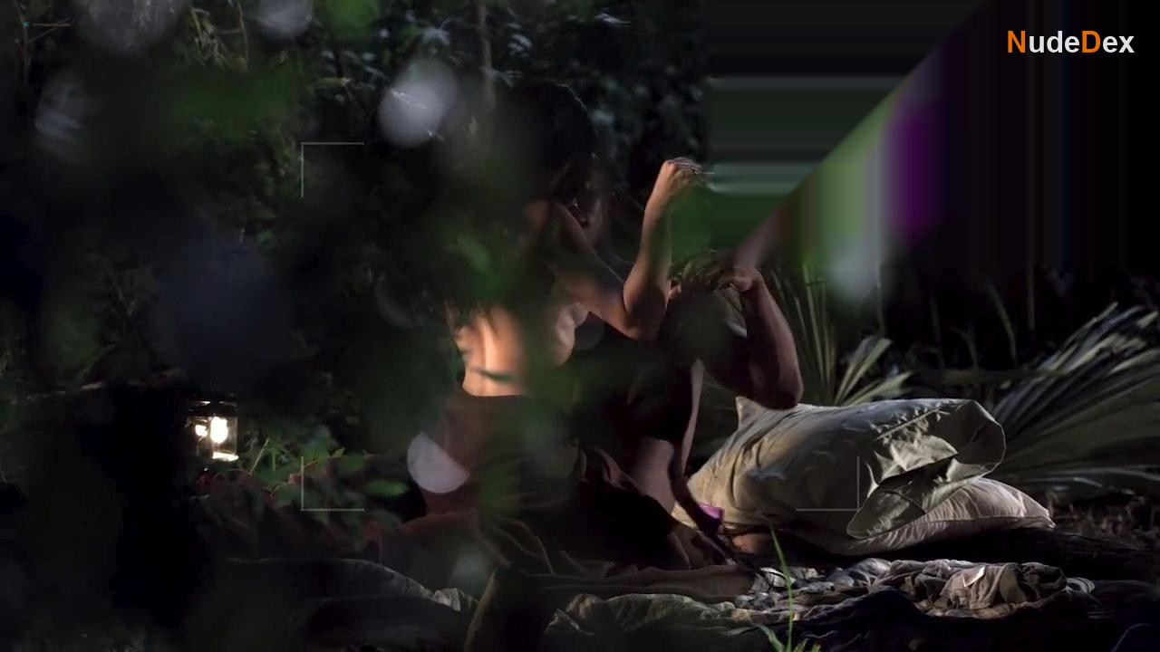 Serinda Swan in Creature, photo 9