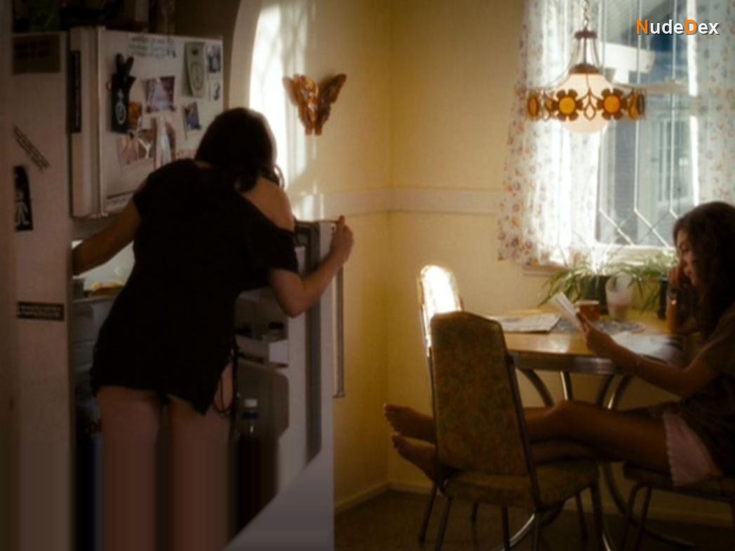 Shannon Lucio in Feast Of Love, photo 1