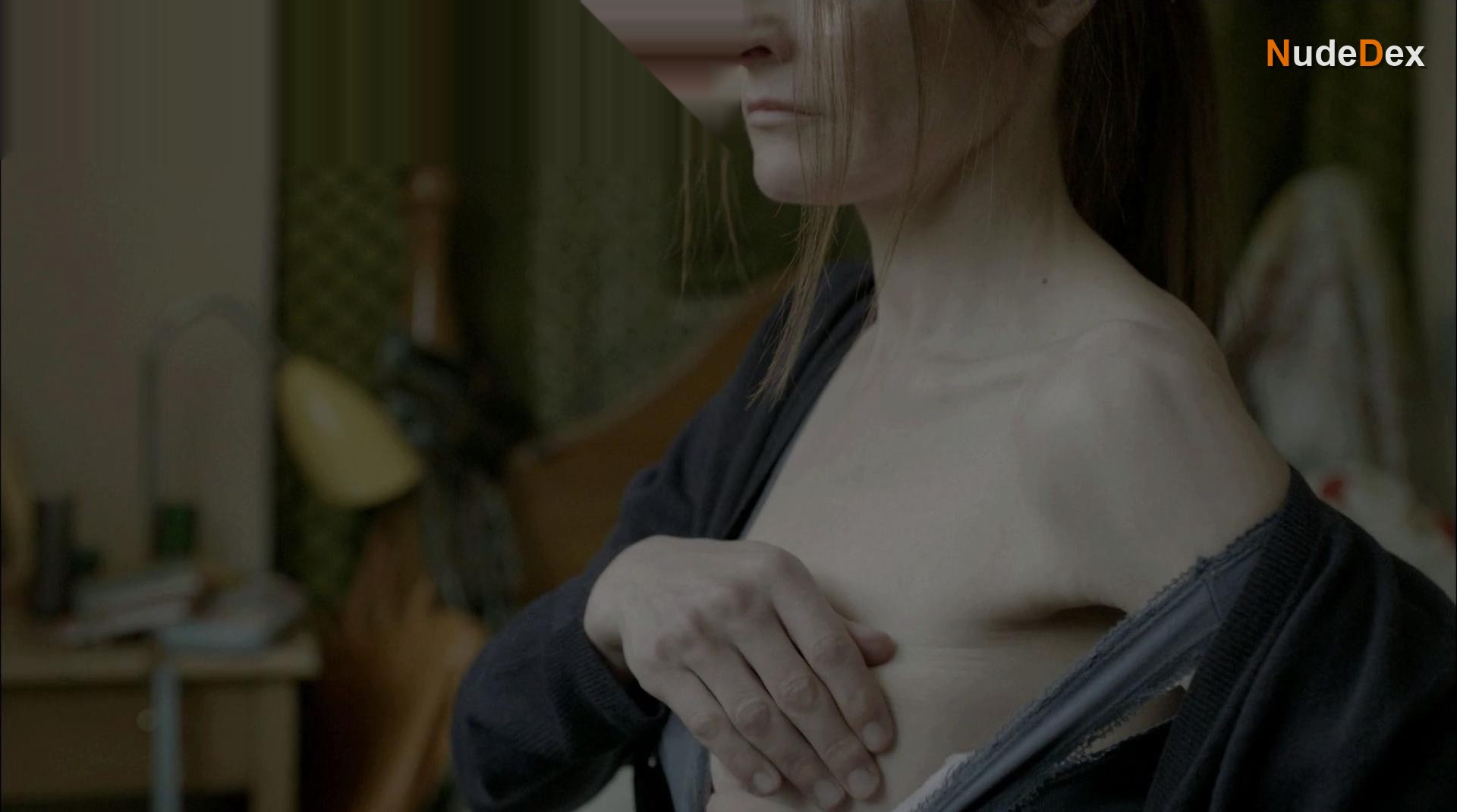 Shirley Henderson in Southcliffe, photo 1