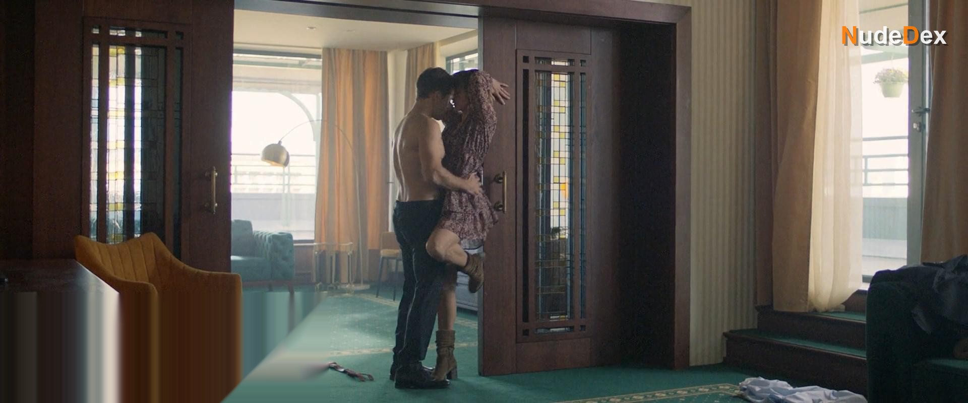 Strangers in Strangers, photo 11
