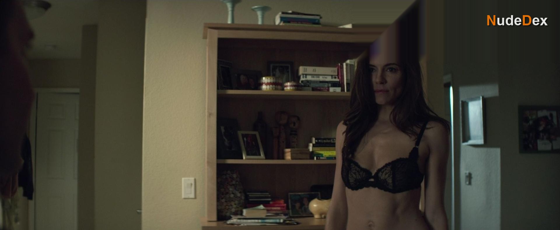 Sienna Miller in American Sniper, photo 2