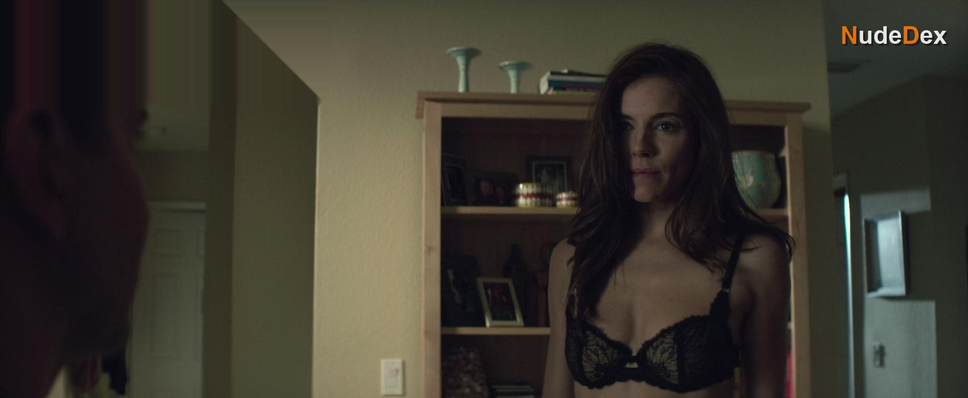 Sienna Miller in American Sniper, photo 3