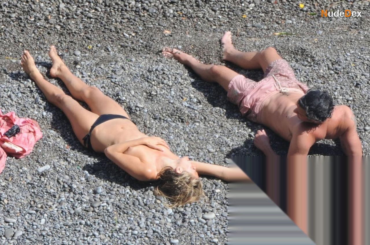 Sienna Miller in Beach Babes, photo 18