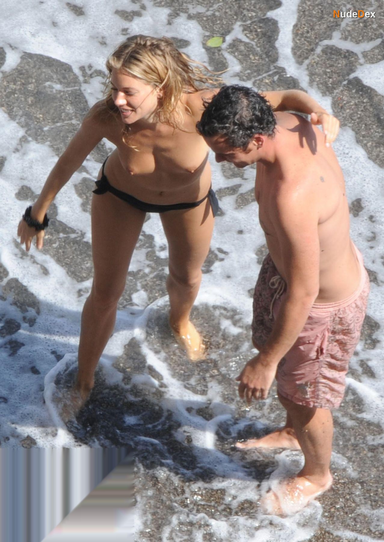 Sienna Miller in Beach Babes, photo 33
