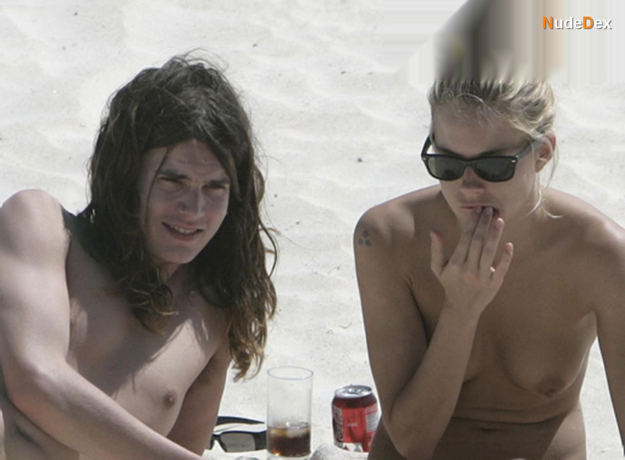 Sienna Miller in Beach Babes, photo 34
