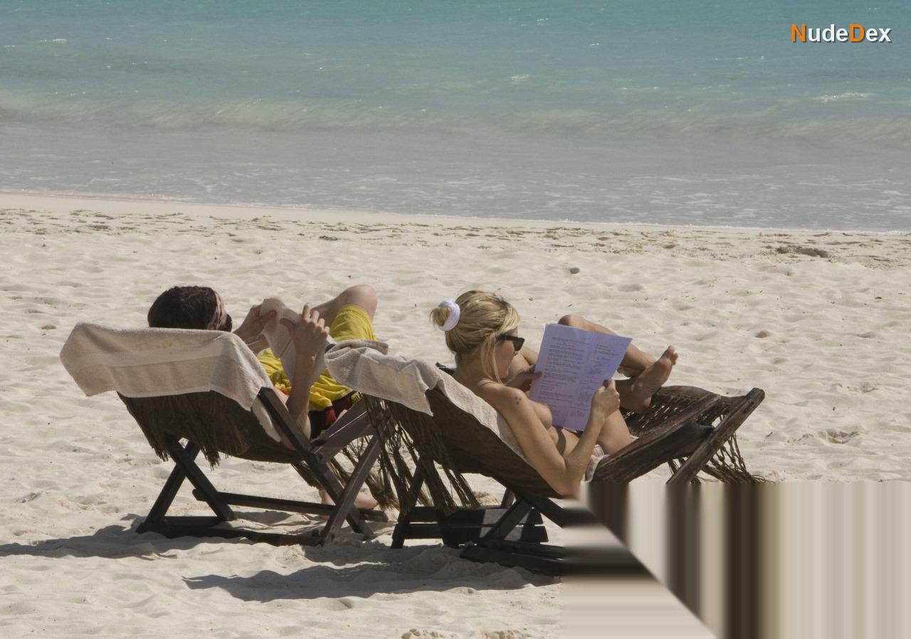 Sienna Miller in Beach Babes, photo 38