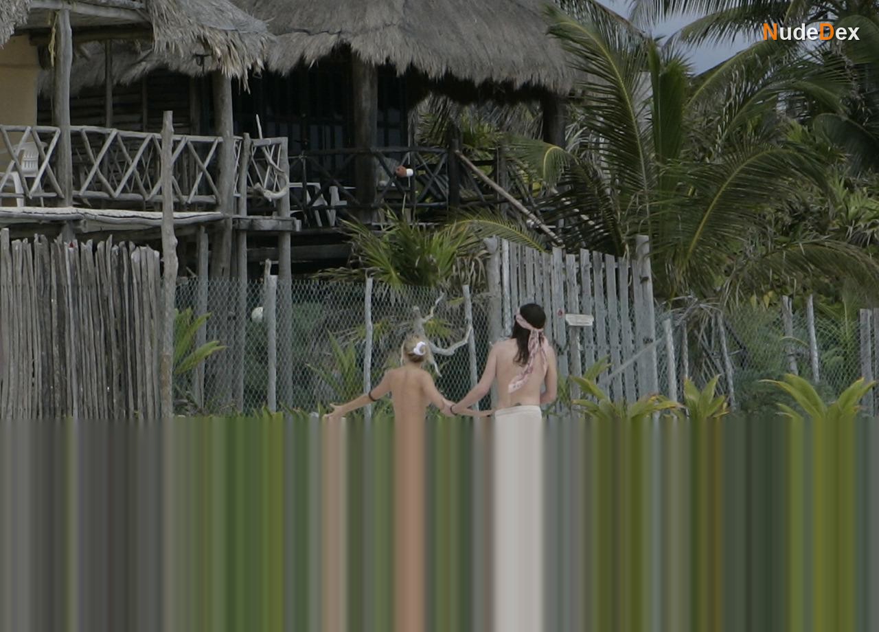 Sienna Miller in Beach Babes, photo 41