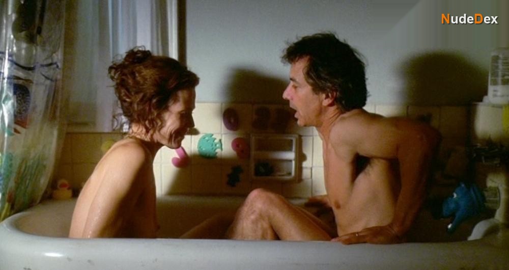 Sigourney Weaver in A Map Of The World, photo 10