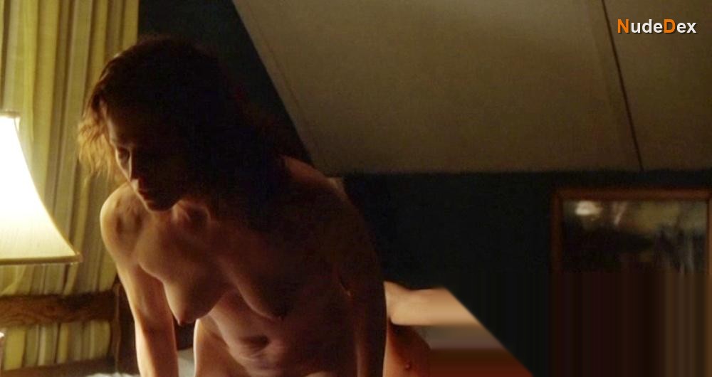 Sigourney Weaver in A Map Of The World, photo 15
