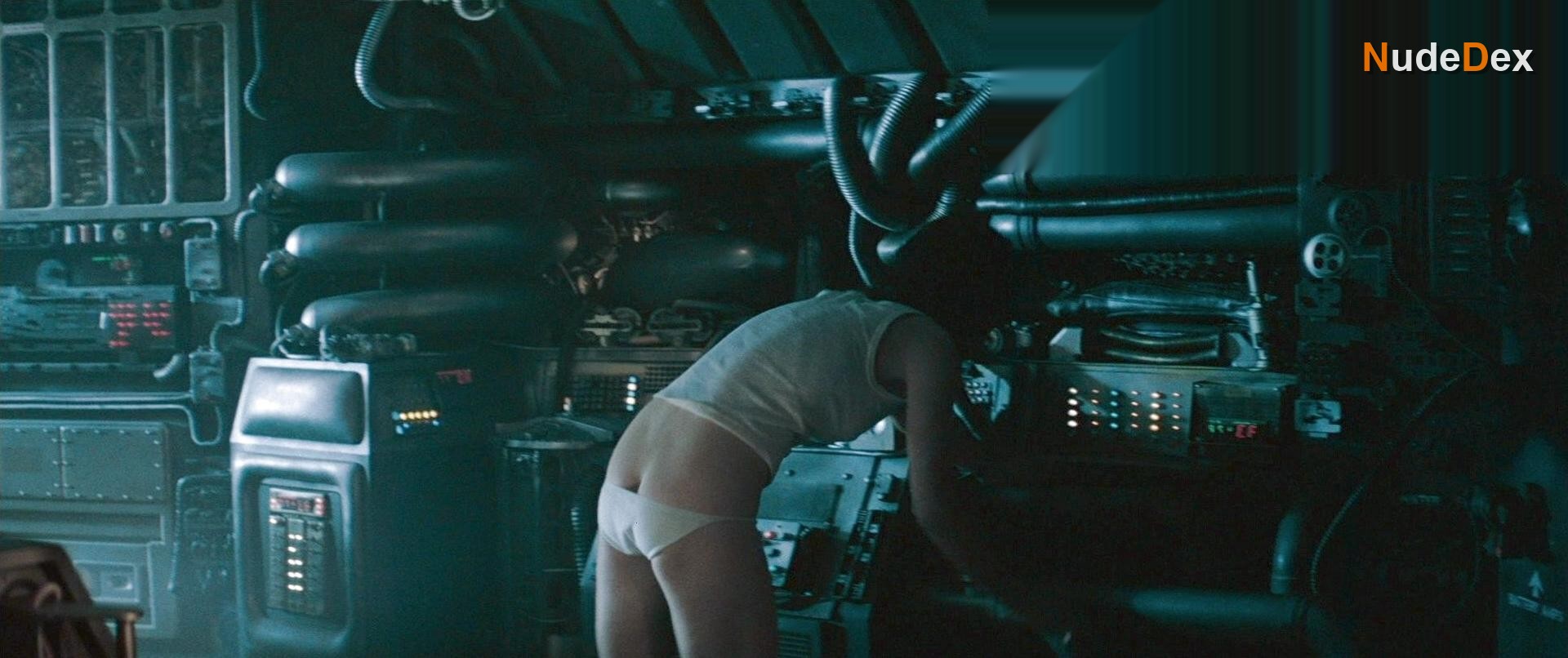 Sigourney Weaver in Alien, photo 6