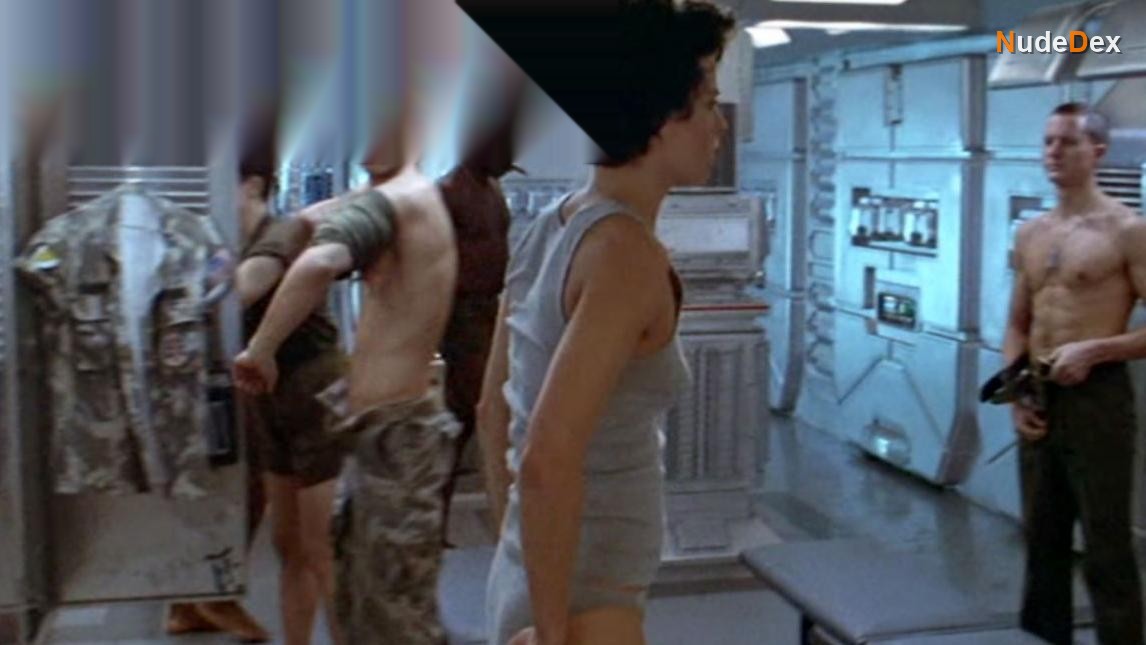 Sigourney Weaver in Aliens, photo 2