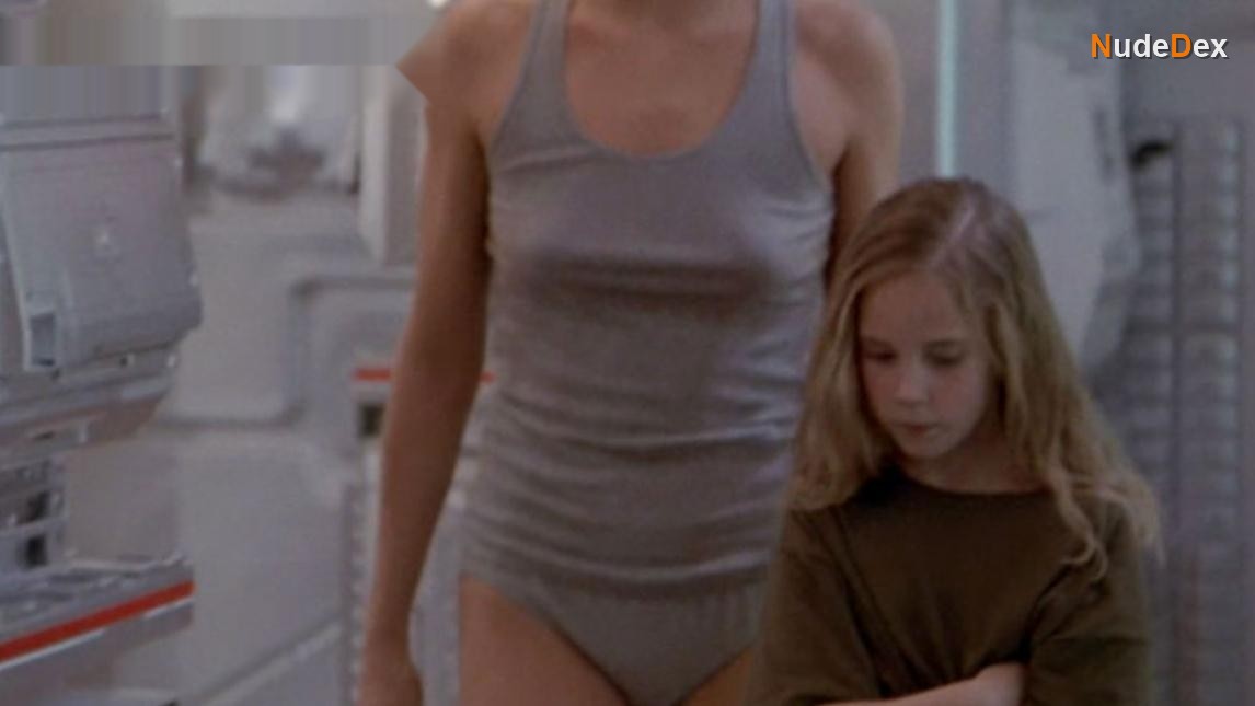 Sigourney Weaver in Aliens, photo 3