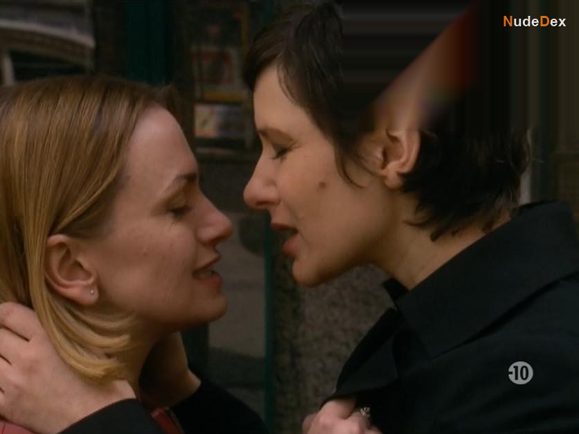 Simone Lahbib in Bad Girls, photo 17