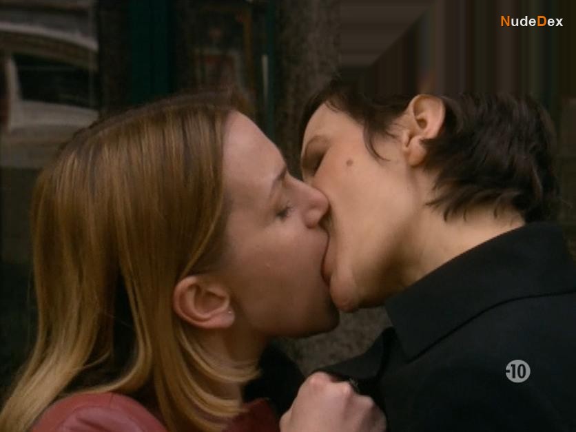 Simone Lahbib in Bad Girls, photo 53