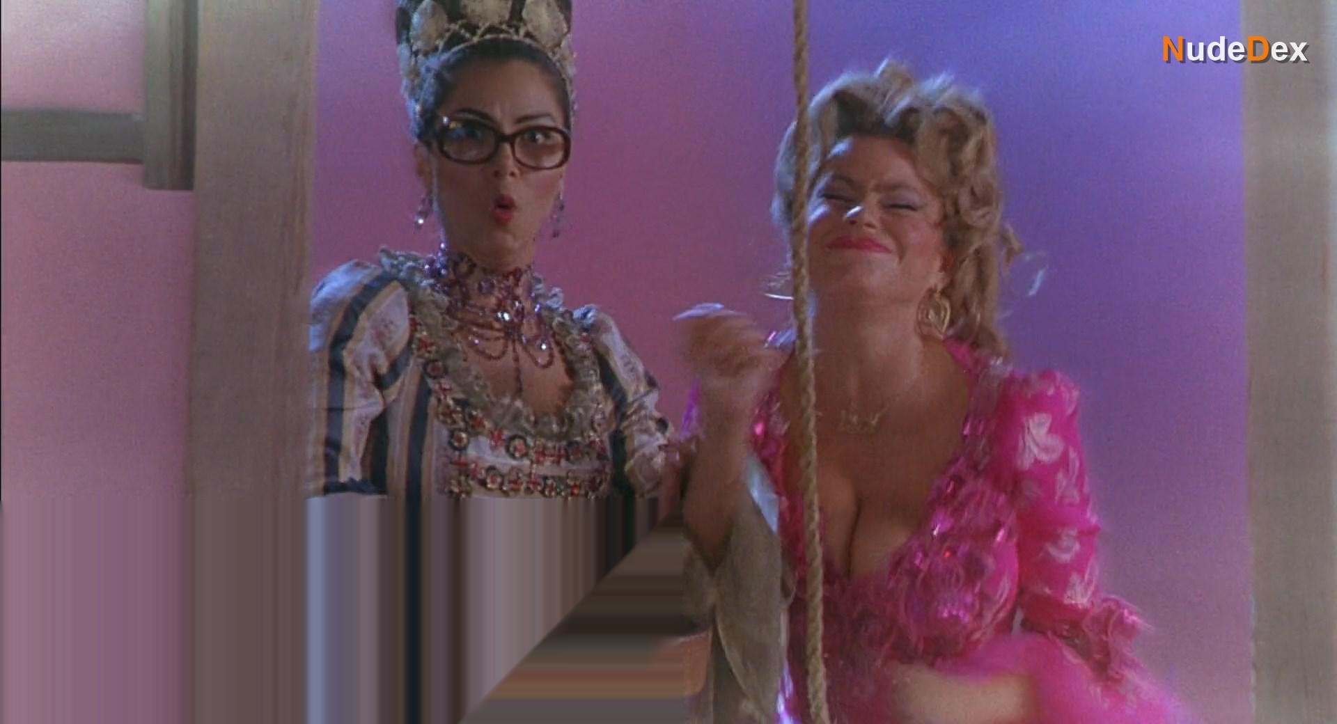 Sofia Vergara in Chasing Papi, photo 3