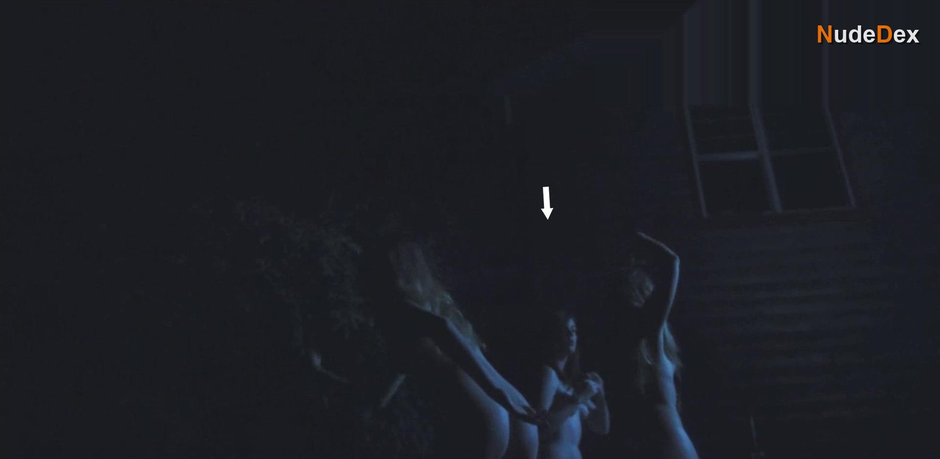 Sonja O'hara in Doomsday, photo 6