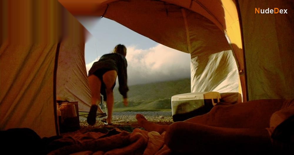 Sophie Lowe in Road Kill, photo 4