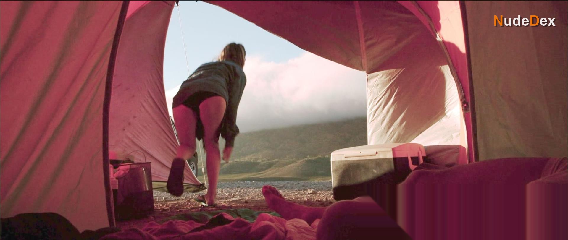 Sophie Lowe in Road Kill, photo 6