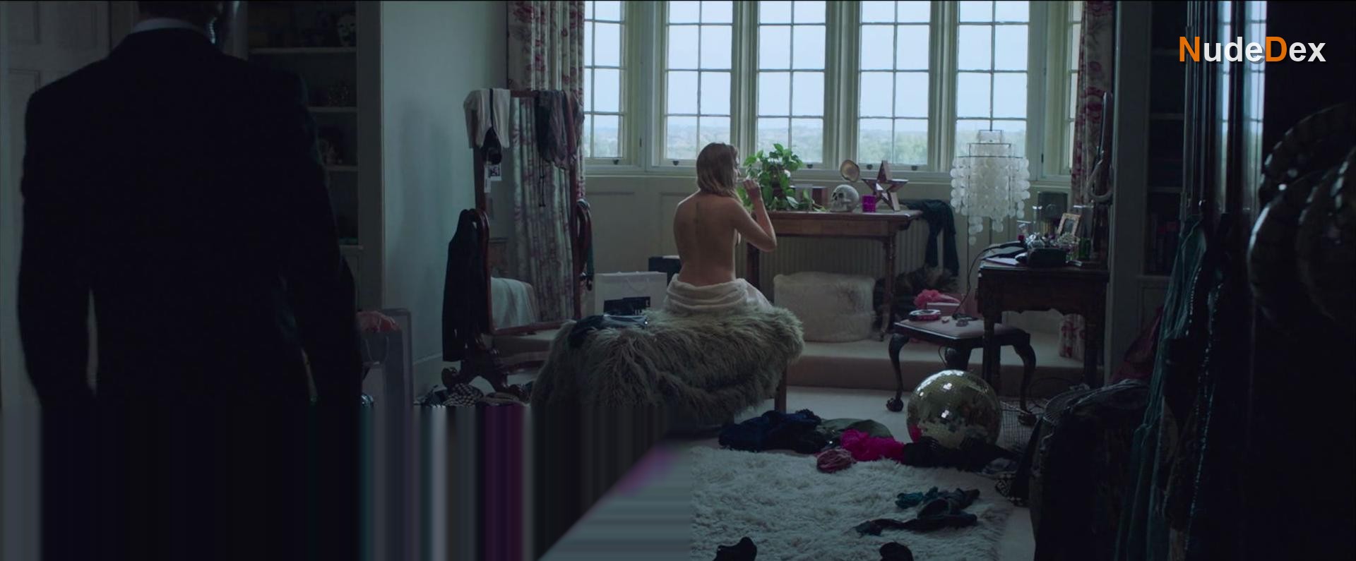 Sophie Nelisse in Close, photo 2
