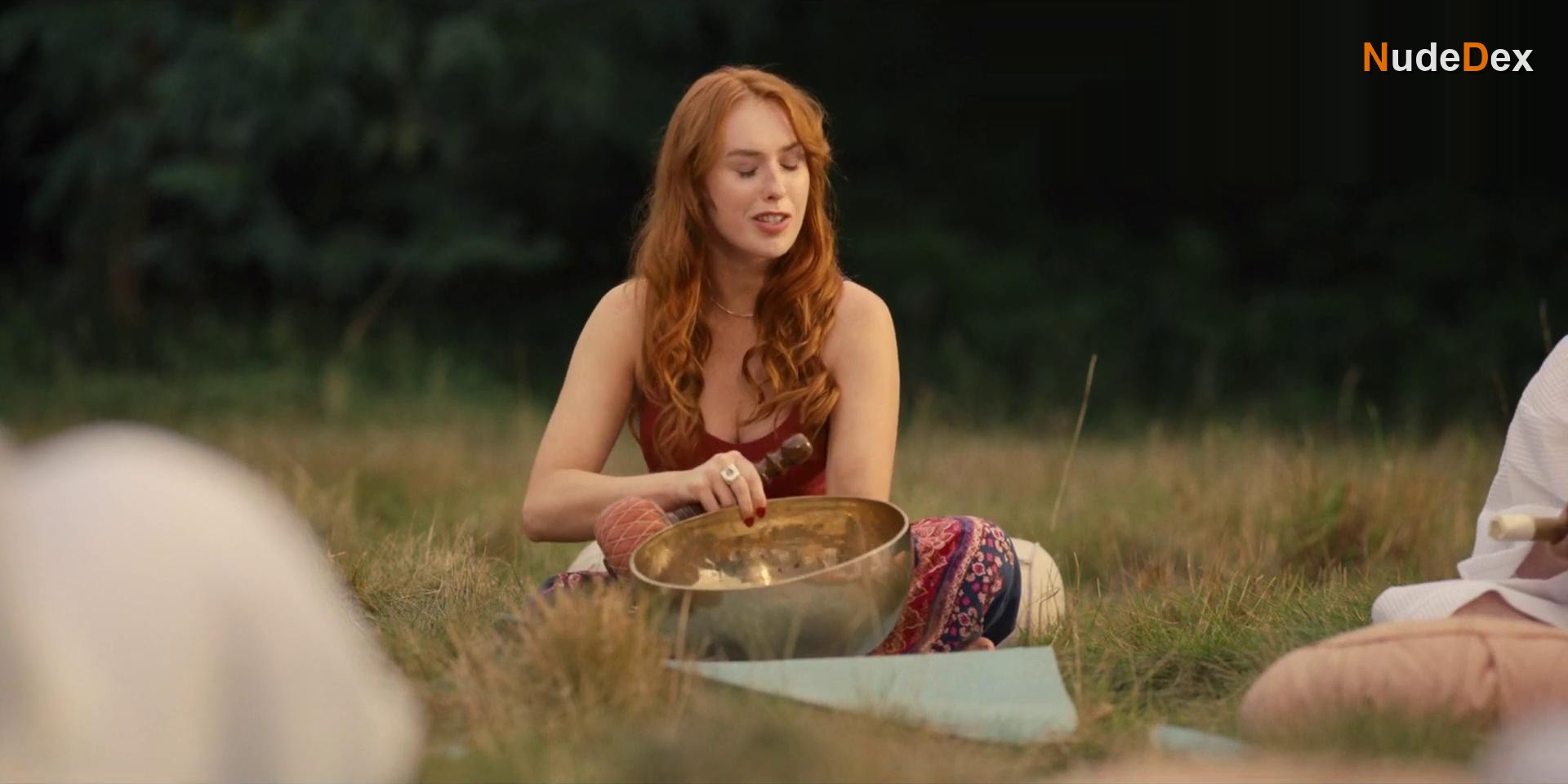 Everything Now in Everything Now, photo 21