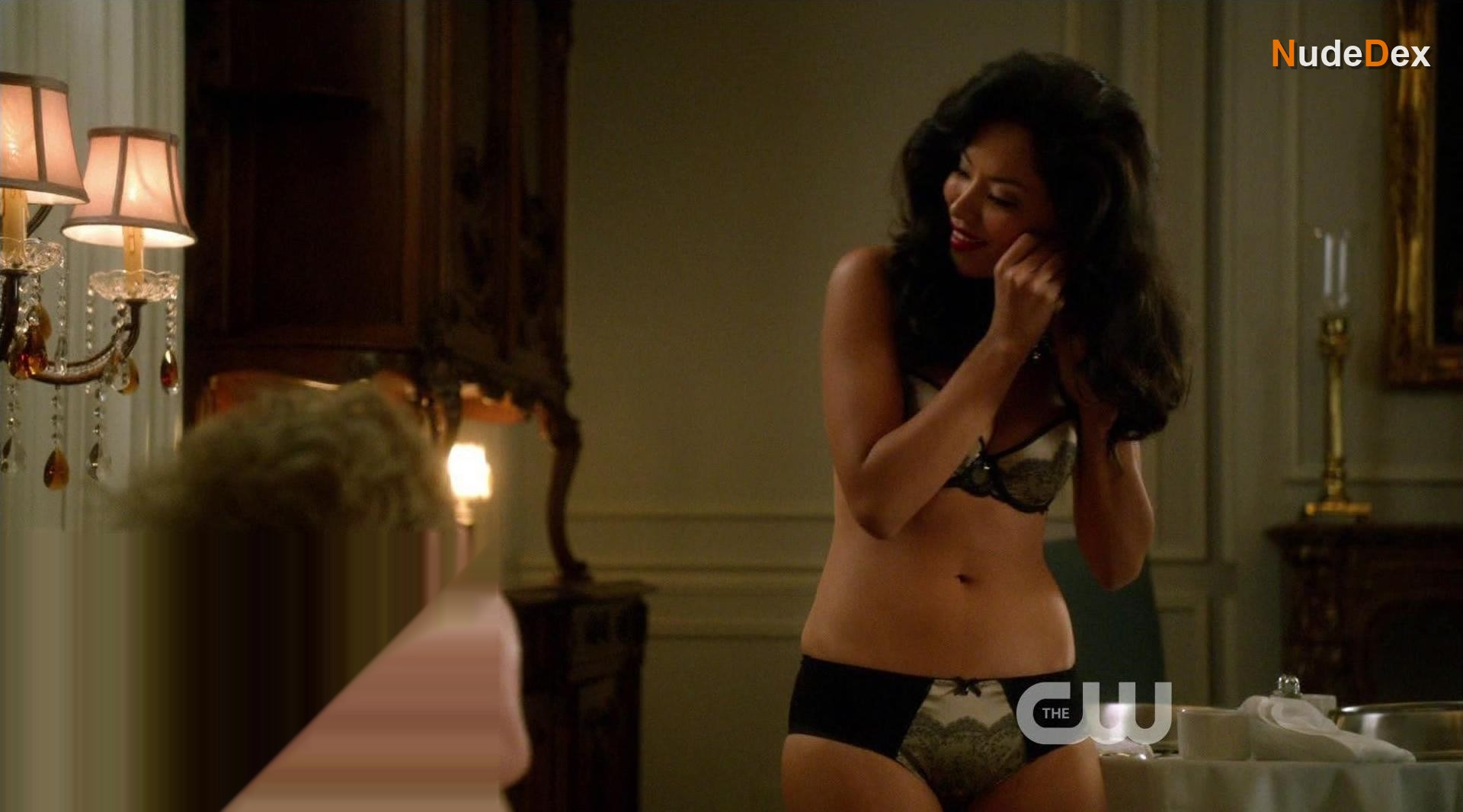 Stephanie Jacobsen in Star-crossed, photo 2