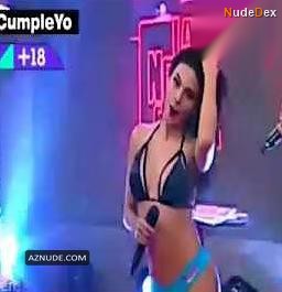 Stephanie Valenzuela in La Noche Es Mia, photo 1