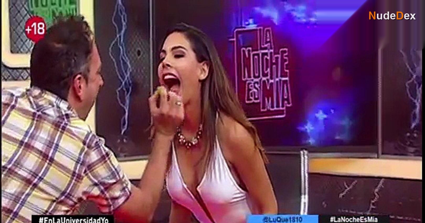 Stephanie Valenzuela in La Noche Es Mia, photo 3