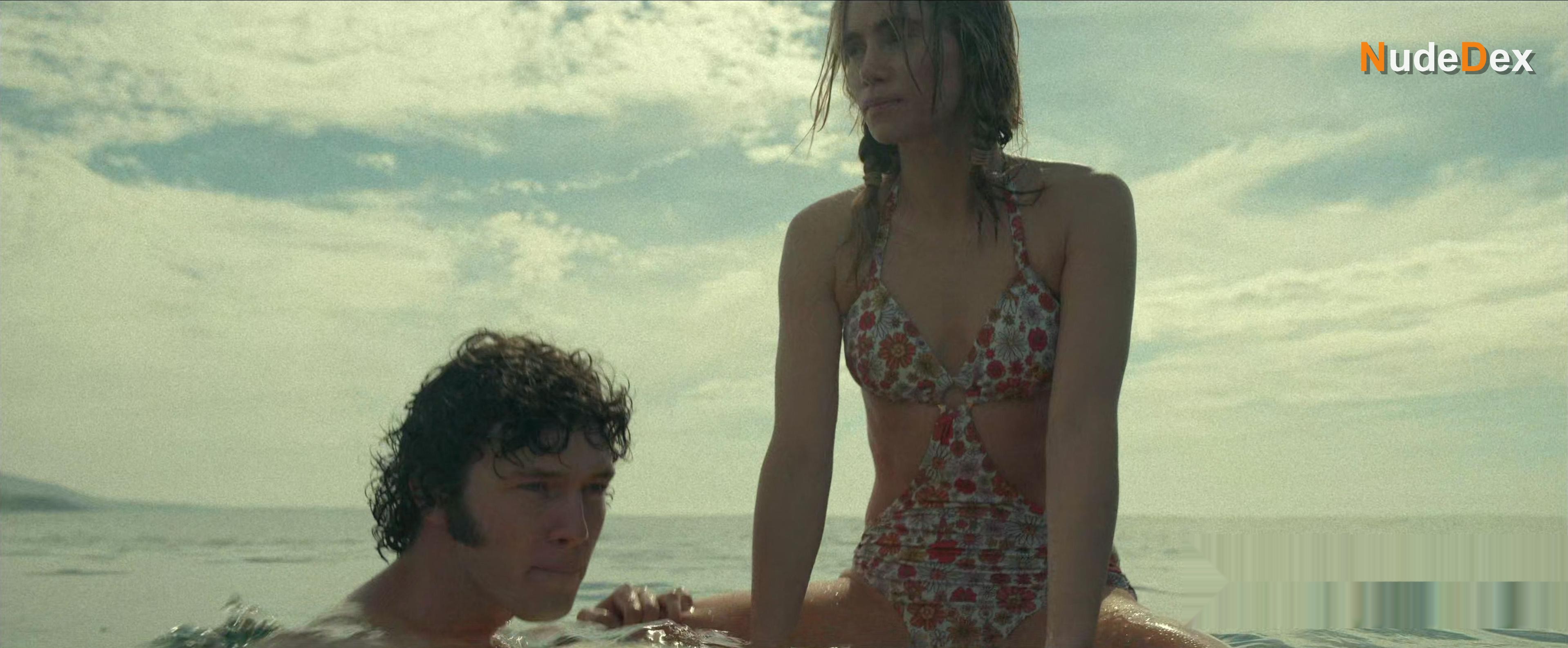 Suki Waterhouse in Daisy Jones The Six, photo 2