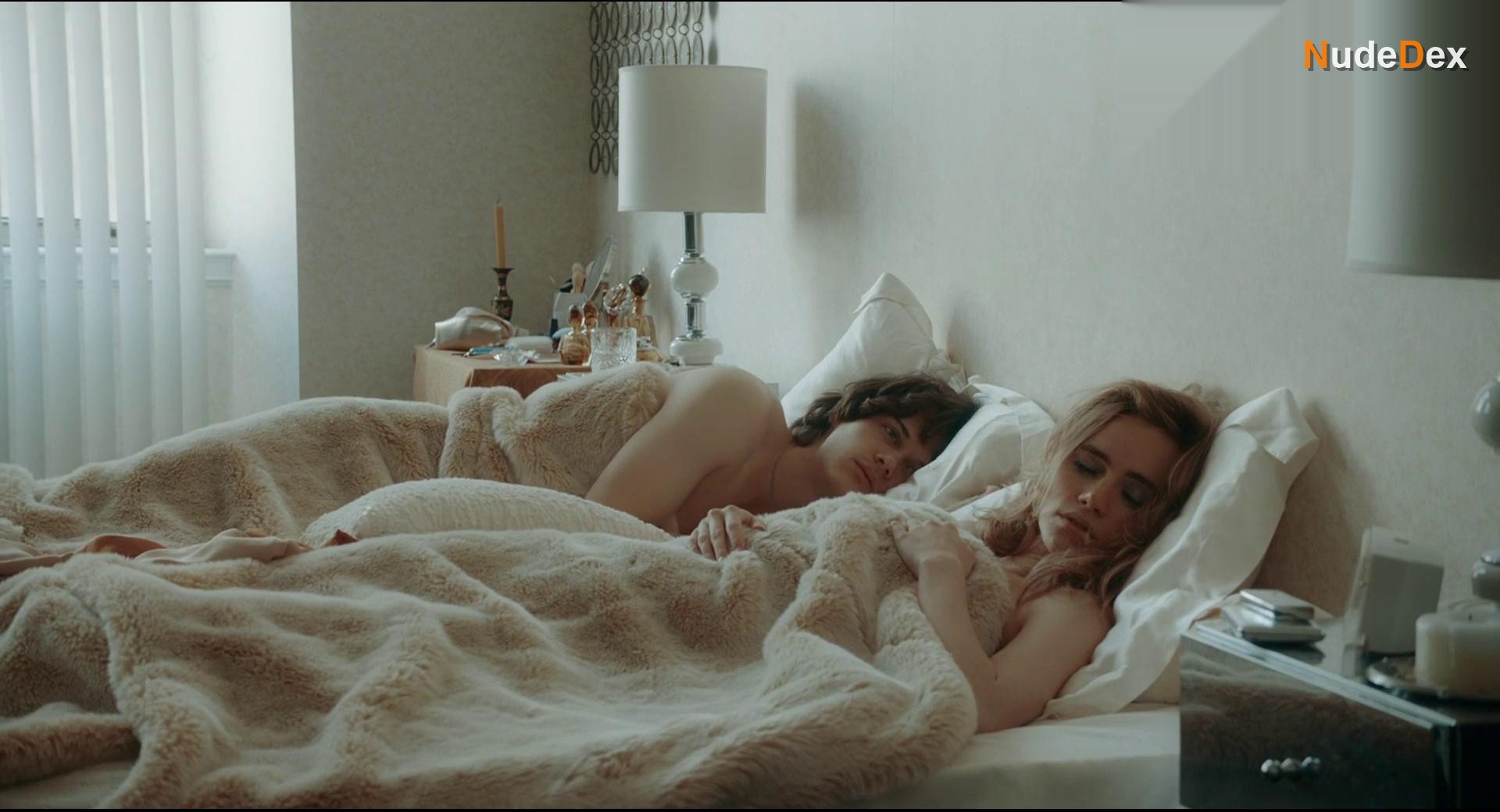 Suki Waterhouse in Daliland, photo 1
