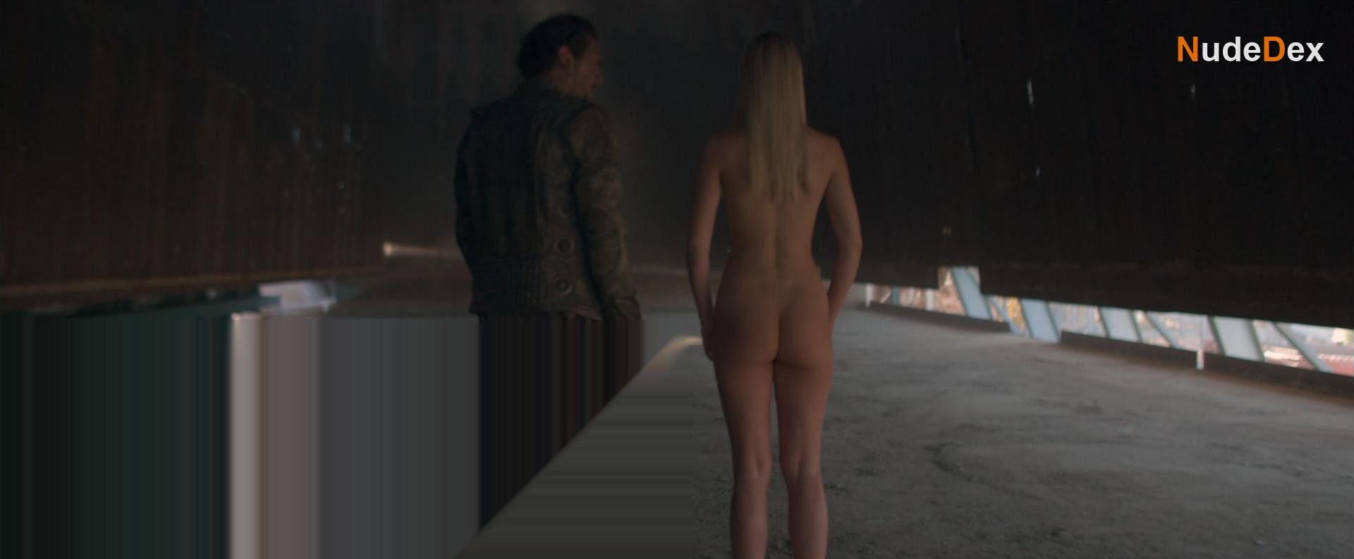 Suki Waterhouse in Future World, photo 3