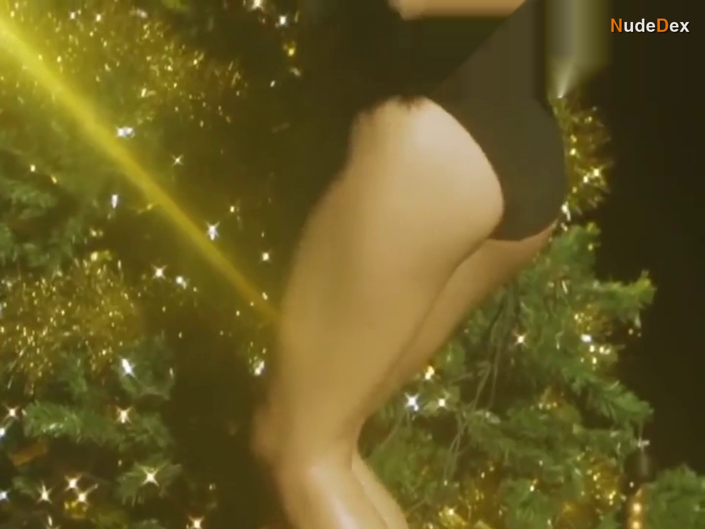 Suki Waterhouse in Love Advent, photo 11