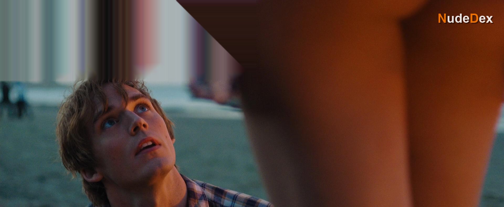 Suki Waterhouse in Love, Rosie, photo 5