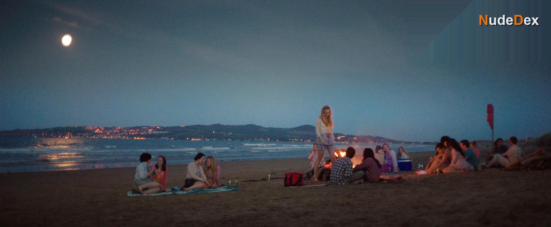 Suki Waterhouse in Love, Rosie, photo 6