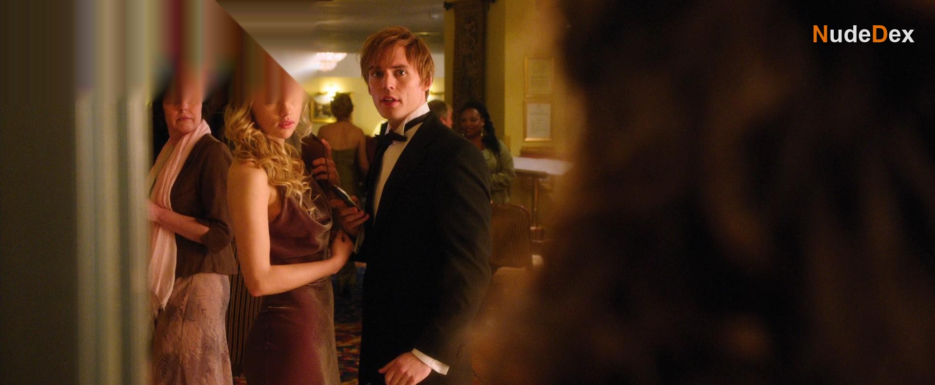 Suki Waterhouse in Love, Rosie, photo 8