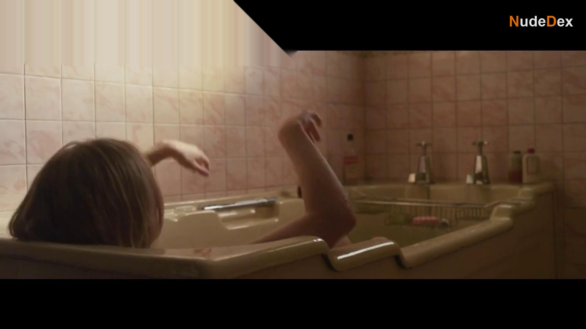 Suki Waterhouse in Rachael, photo 1