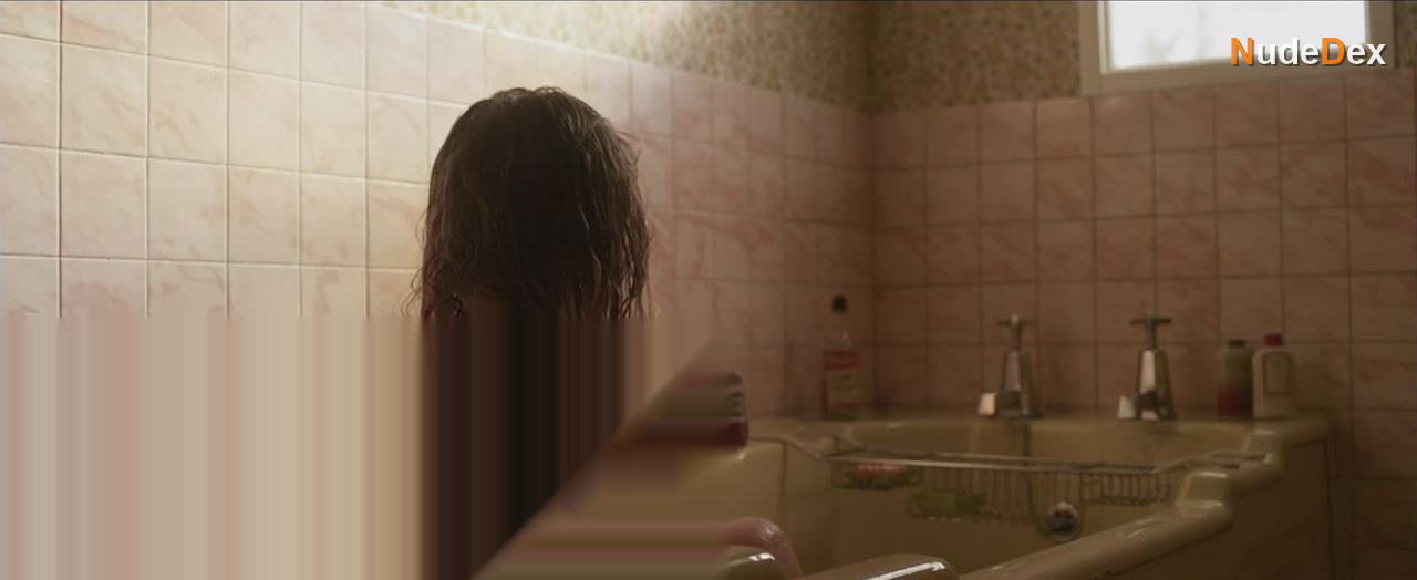 Suki Waterhouse in Rachael, photo 7