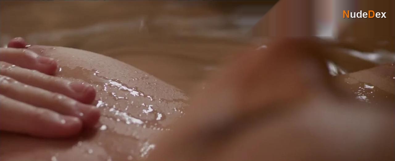Suki Waterhouse in Rachael, photo 9