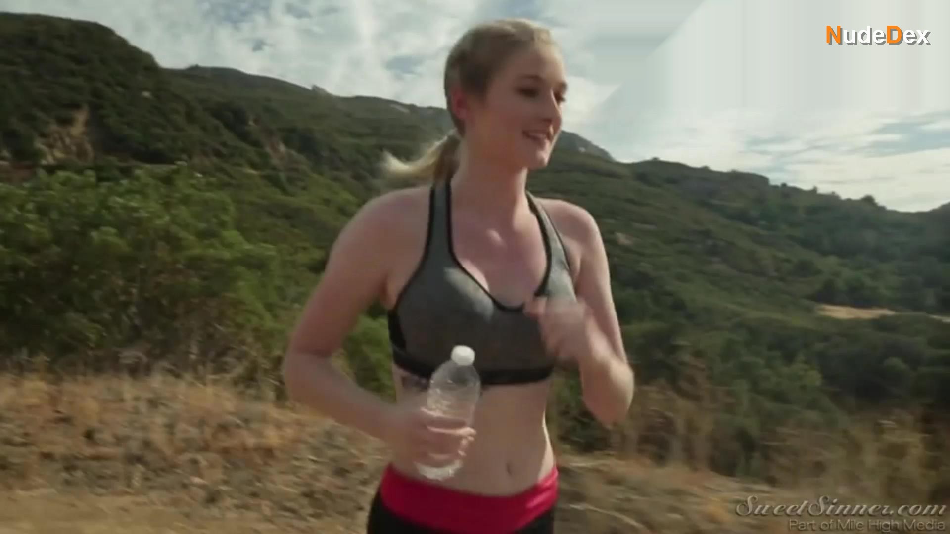 Summer Carter in A Love Triangle 3, photo 1