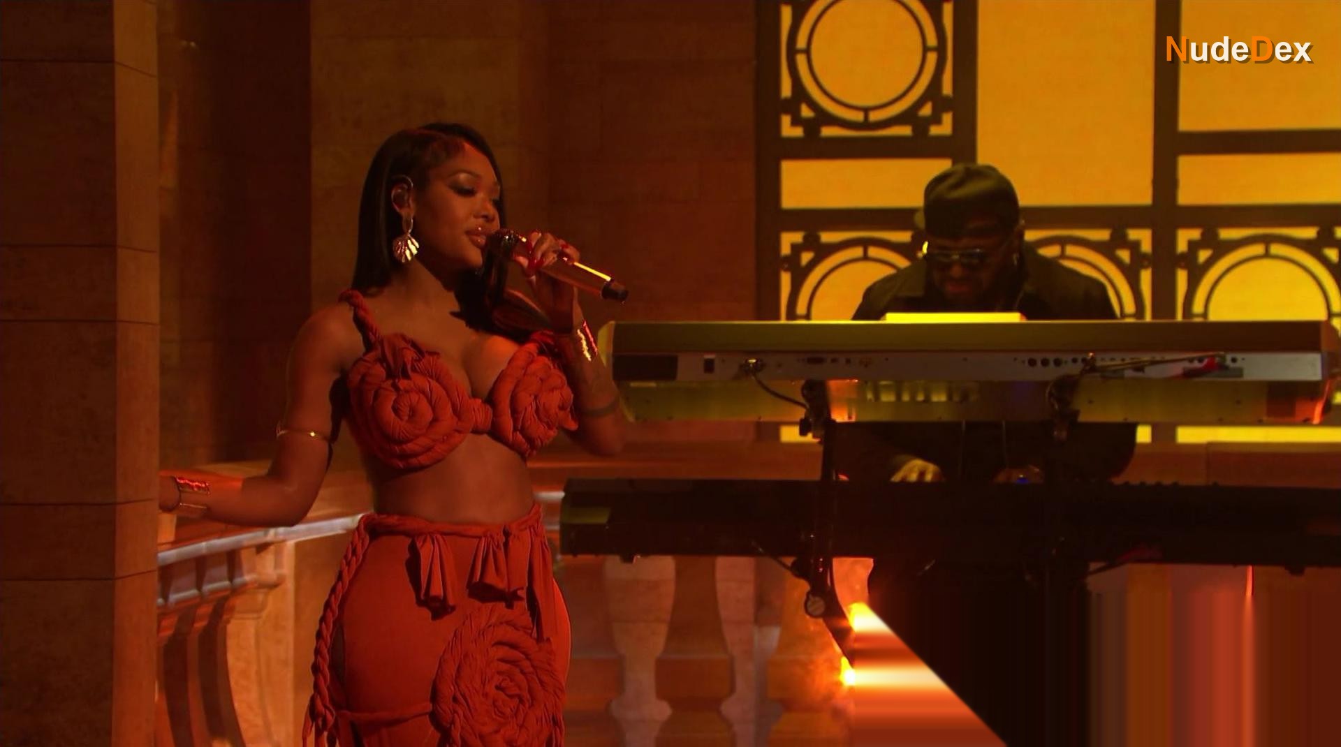 Summer Walker in Saturday Night Live, photo 2