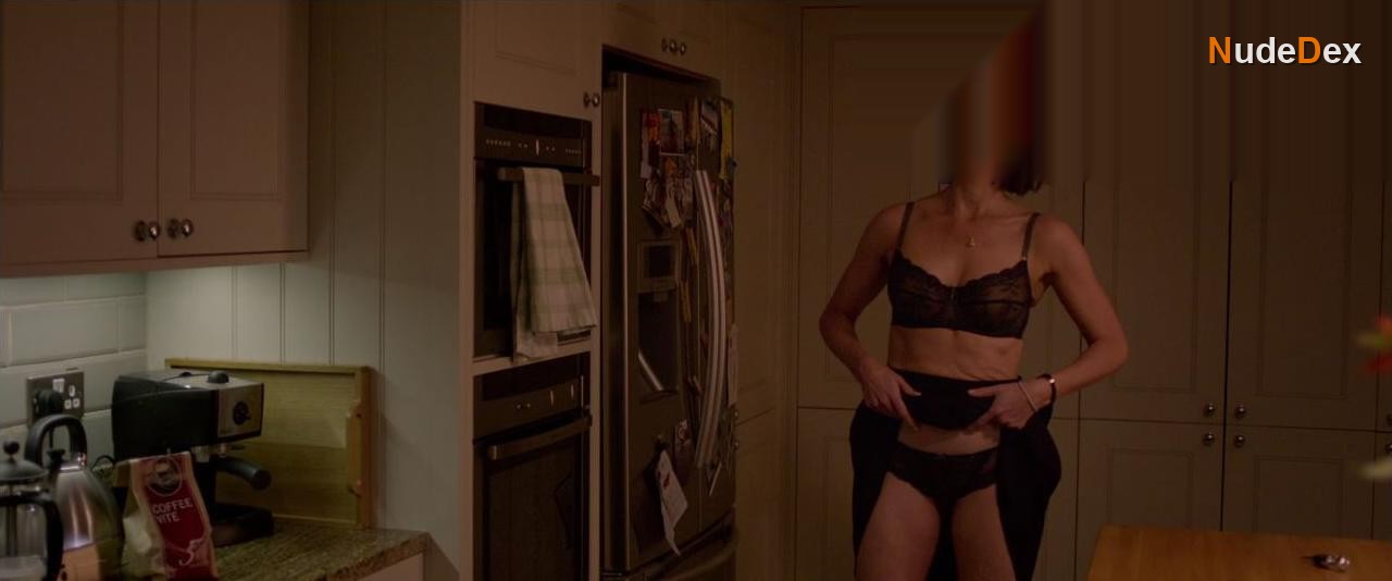 Suranne Jones in Doctor Foster, photo 14
