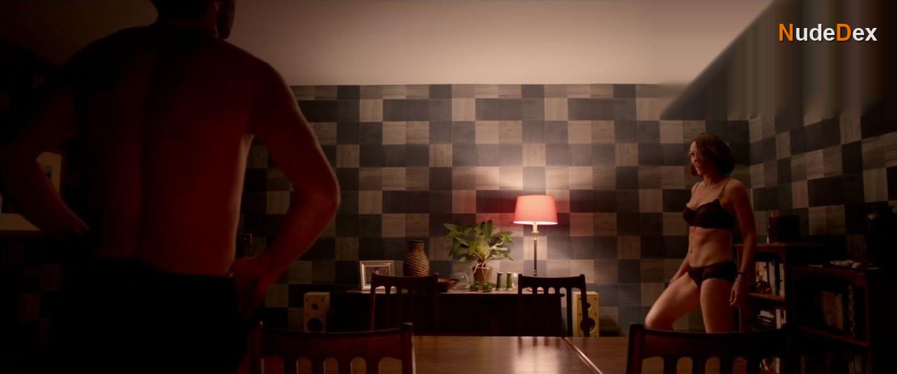 Suranne Jones in Doctor Foster, photo 18