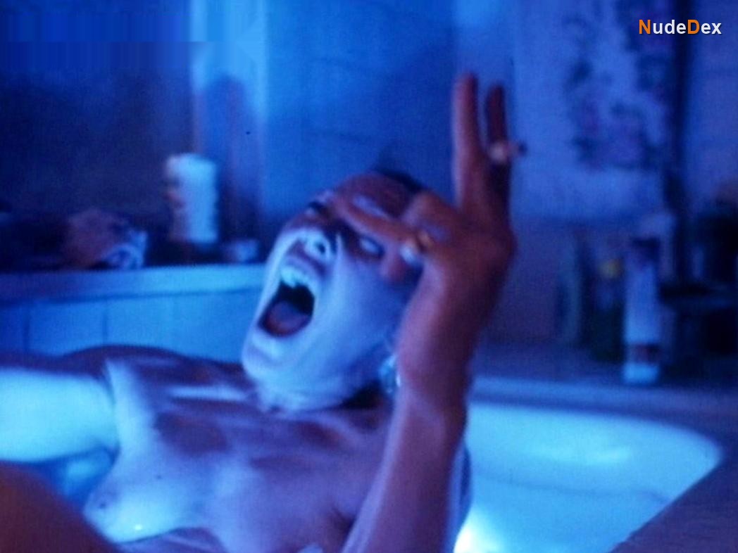 Susan Tyrrell in Far From Home, photo 1