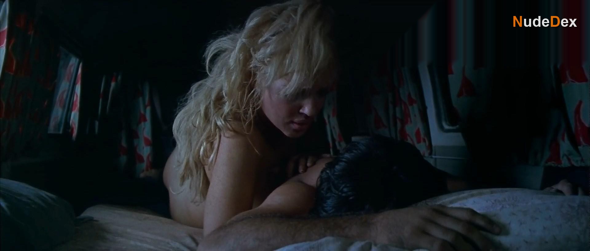 Susie Porter in Welcome To Woop Woop, photo 16