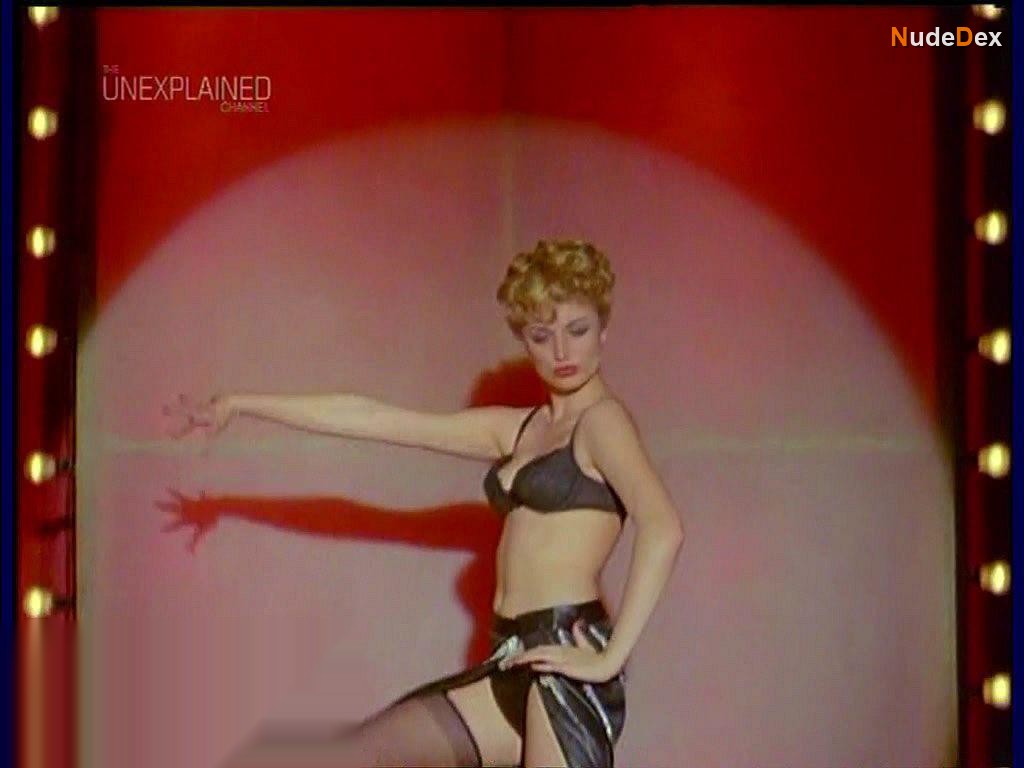 Suzanna Willis in The Monster Club, photo 3
